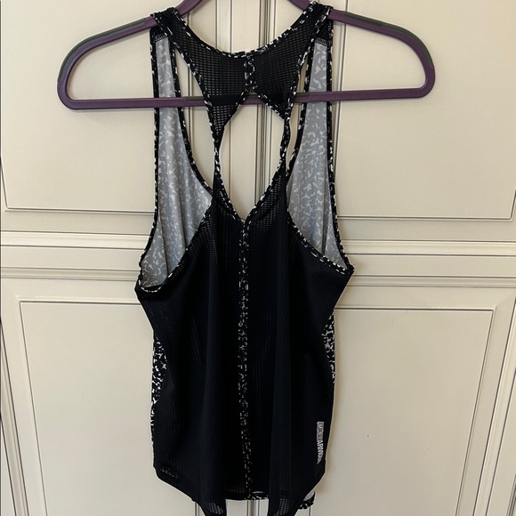 Under Armour Black and White HeatGear Tank with mesh back - Picture 4 of 13